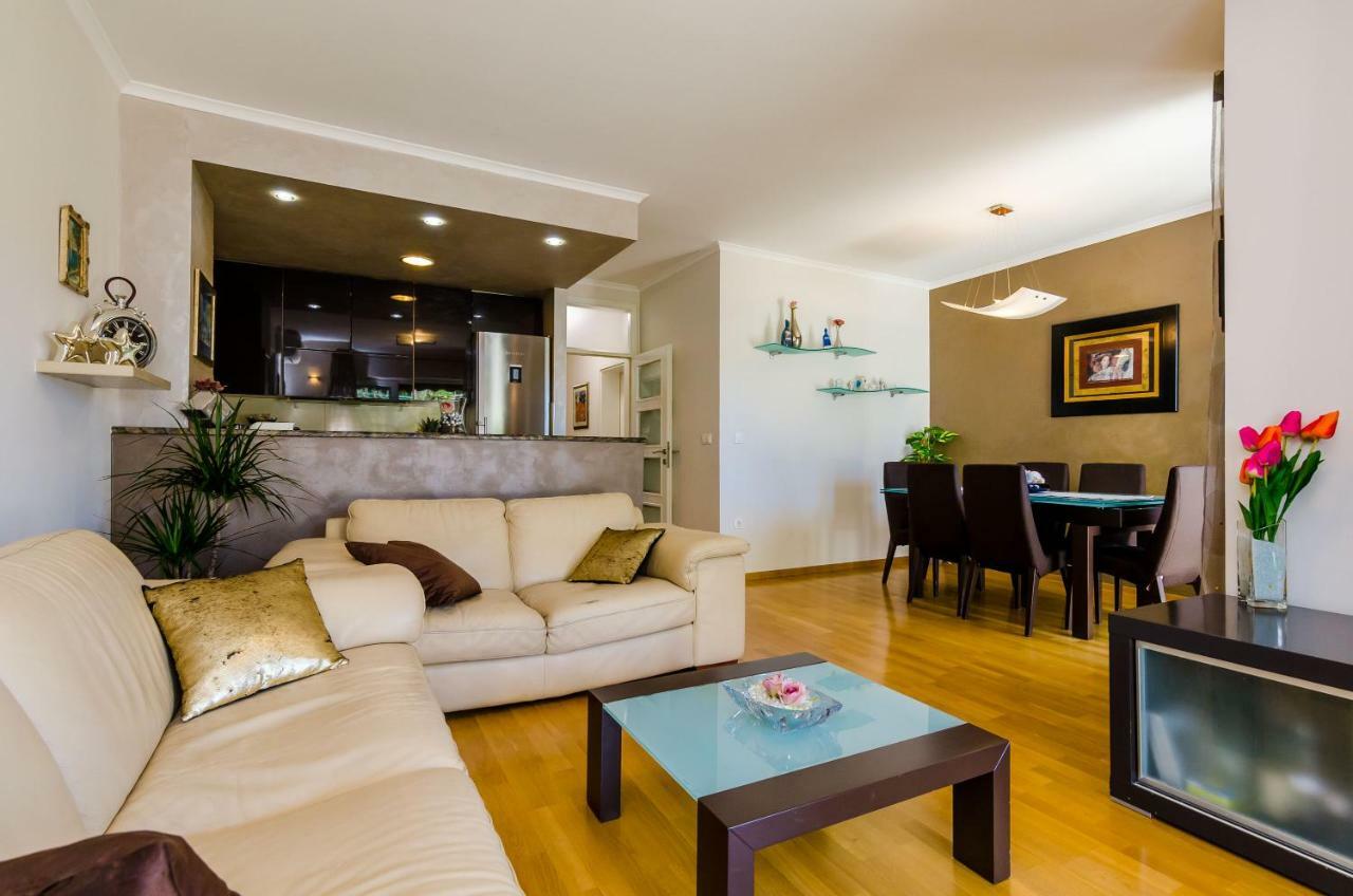 Magellan Deluxe Two Apartment